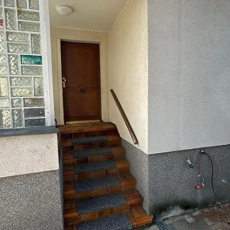 3 Zim Apartment - Bis 9 Per - In Berlin Rudow